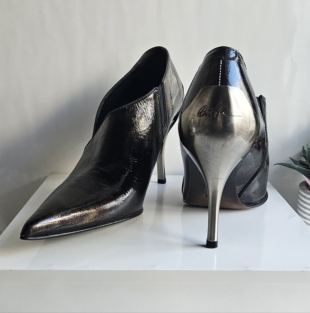 Donald J. Pliner Heels | Metallic Brown Patent Leather | Size 6 | Pointed Toe